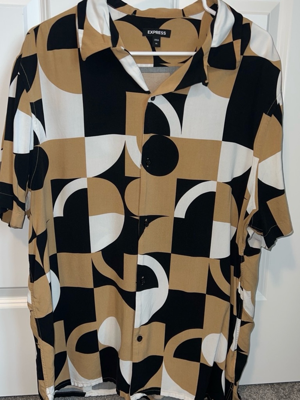 Express Short-Sleeve Button-Down Shirt in Black, White & Camel